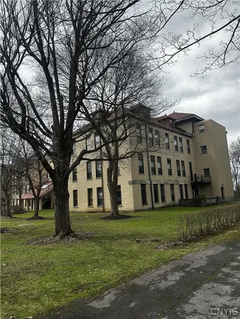 $2,400 | 10 Foery Drive, Unit 105, Utica, NY 13501