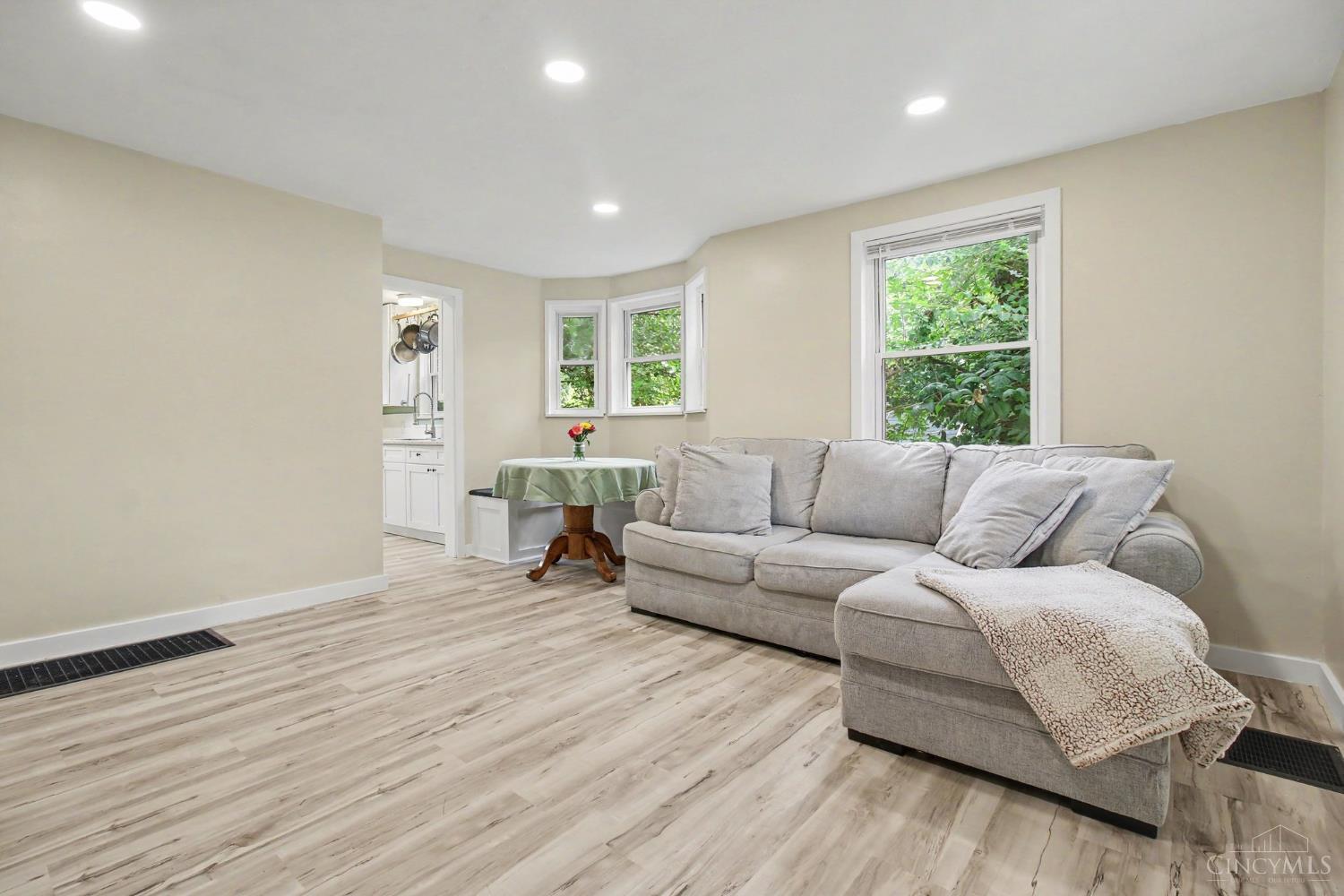 4232 Kugler Mill Road Cincinnati, OH 45236 - Photo 5 of 18 Gallery Image 5