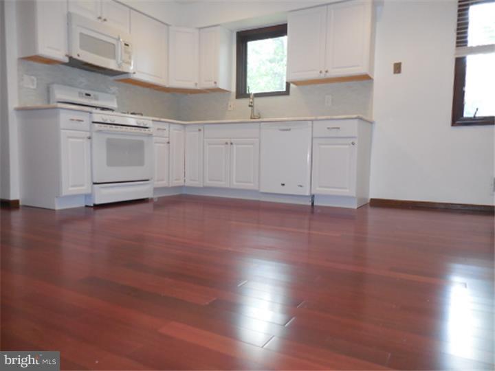 8 Switlik Road Hamilton Square, NJ 08690 - Photo 4 of 16 Kitchen