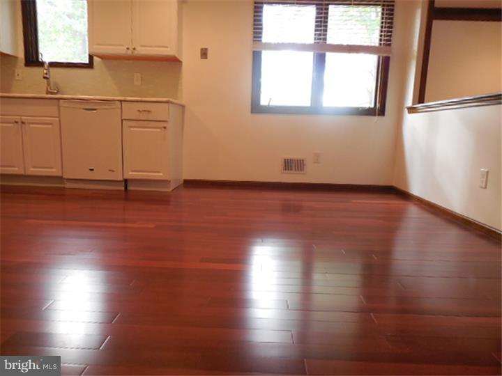 8 Switlik Road Hamilton Square, NJ 08690 - Photo 5 of 16 Family Room