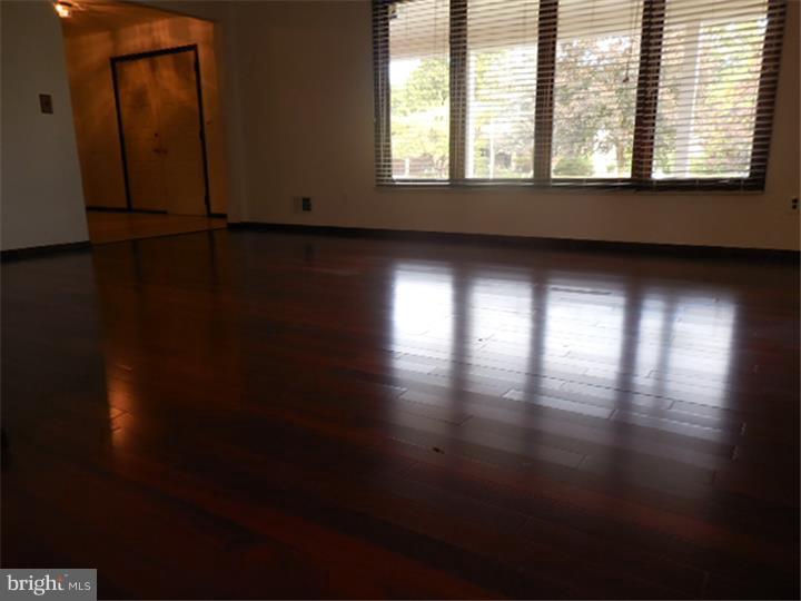 8 Switlik Road Hamilton Square, NJ 08690 - Photo 8 of 16 Living Room