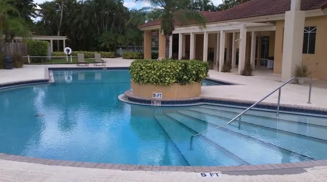 a view of a house with backyard