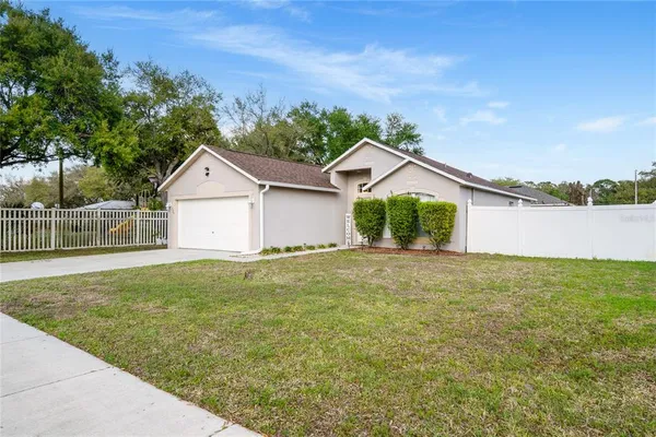 a view of an house with backyard space and garden