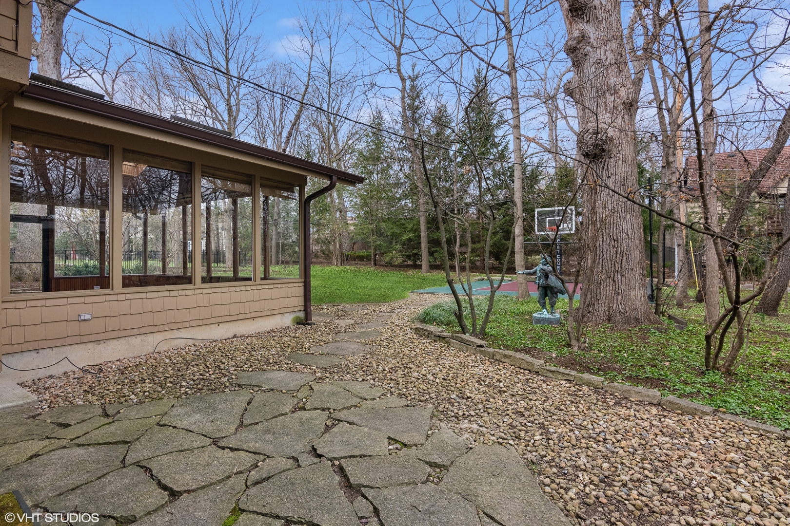 1364 Turvey Road Downers Grove, IL 60515 - Photo 35 of 35 a backyard of a house with lots of green space