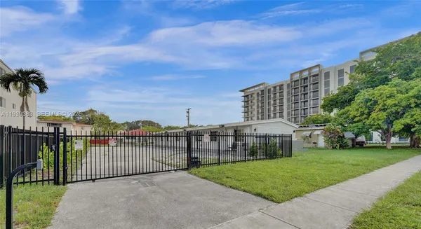 $1,700 | 1085 Northeast 126th Street, Unit 2, North Miami, FL 33161