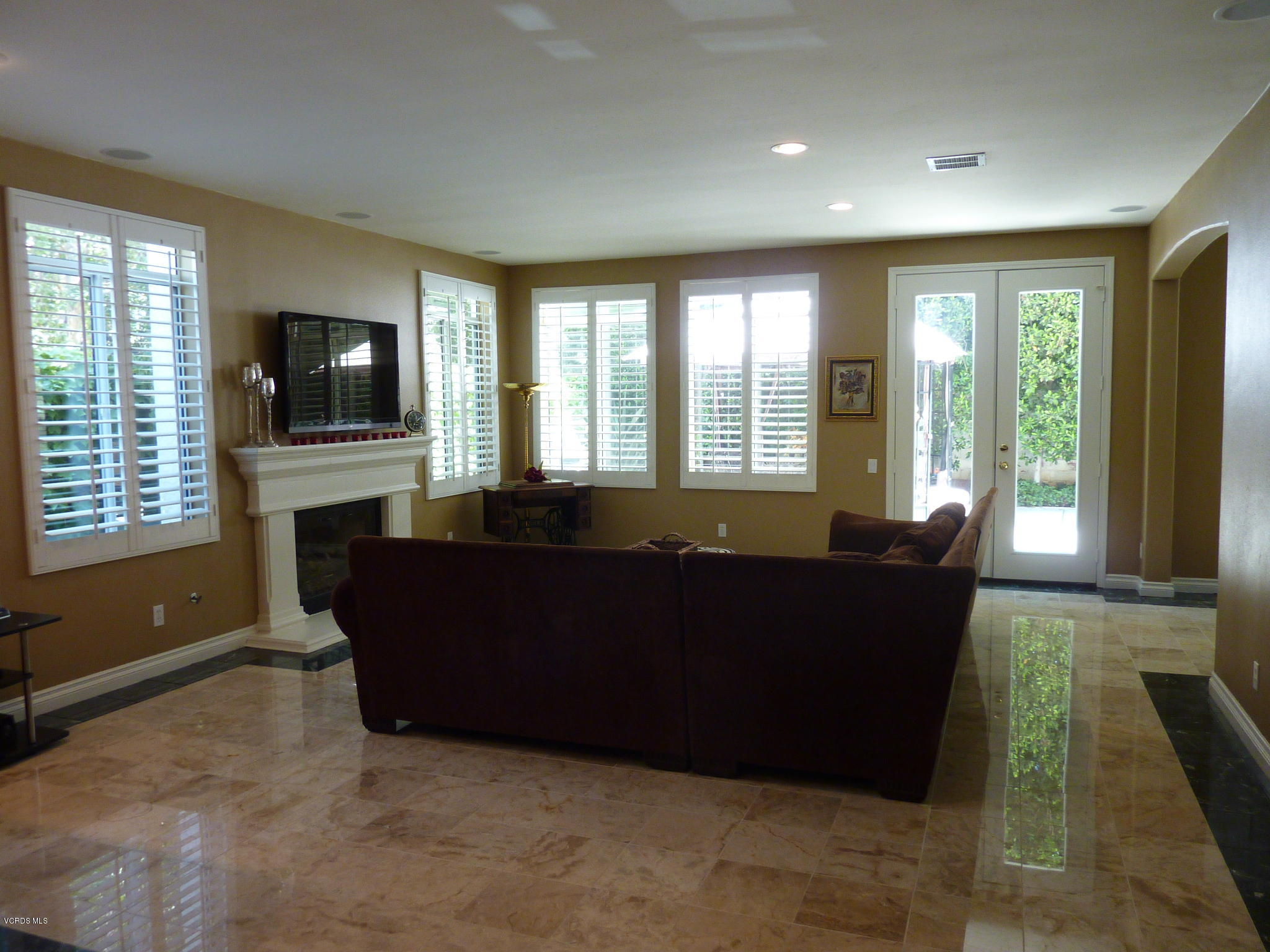 [3] Formal livingroom