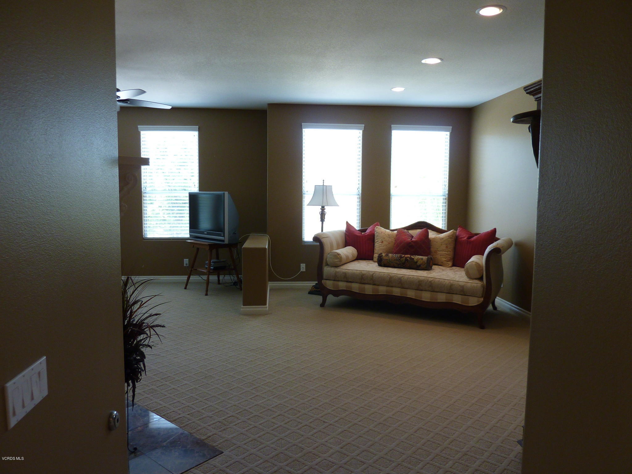 11721 Pinedale Road Moorpark, CA 93021 - Photo 23 of 35 Master Bedroom Entry