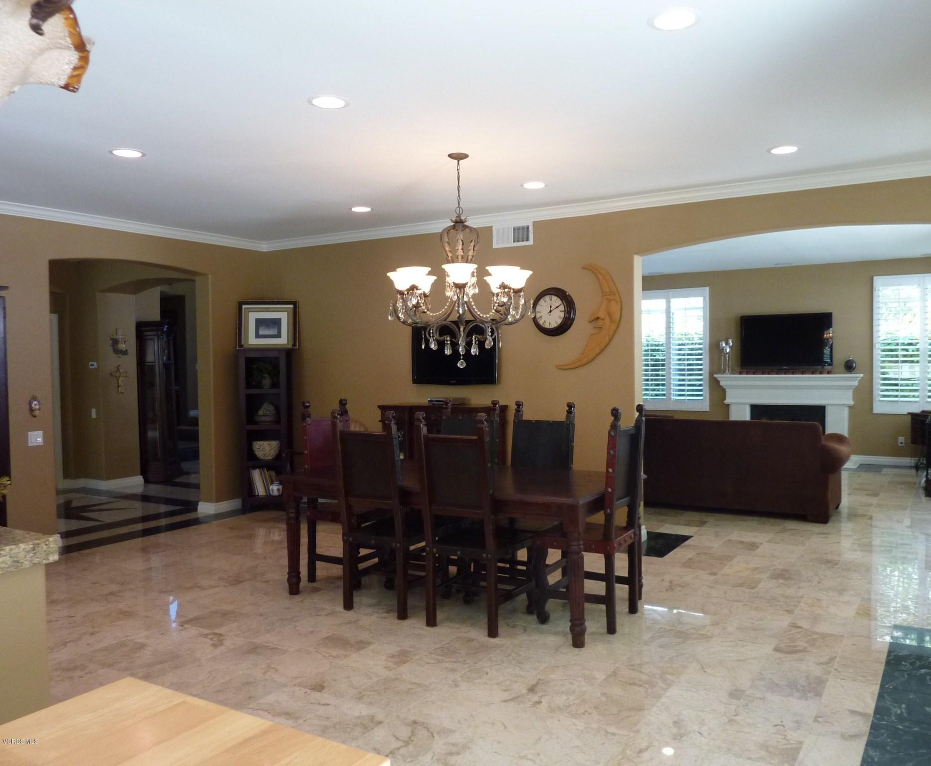 [7] Dining-Formal Living room