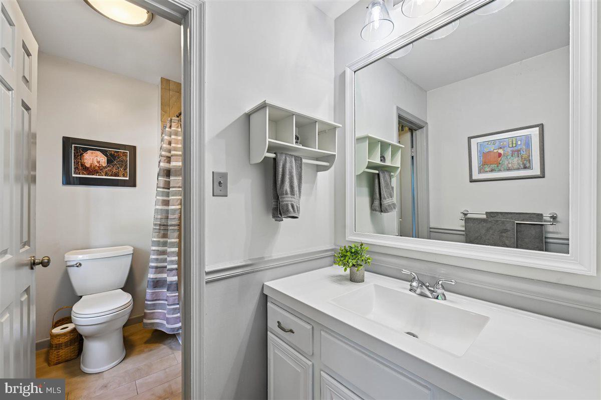 15723 Brandywine Road Dumfries, VA 22025 - Photo 18 of 39 separate vanity!