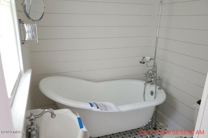 2465 Pate Road Macon, GA 31210 - Photo 12 of 28 a bathroom with a bathtub and shower