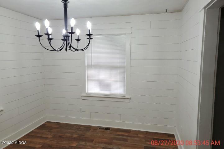 2465 Pate Road Macon, GA 31210 - Photo 5 of 28 a bathroom with a window