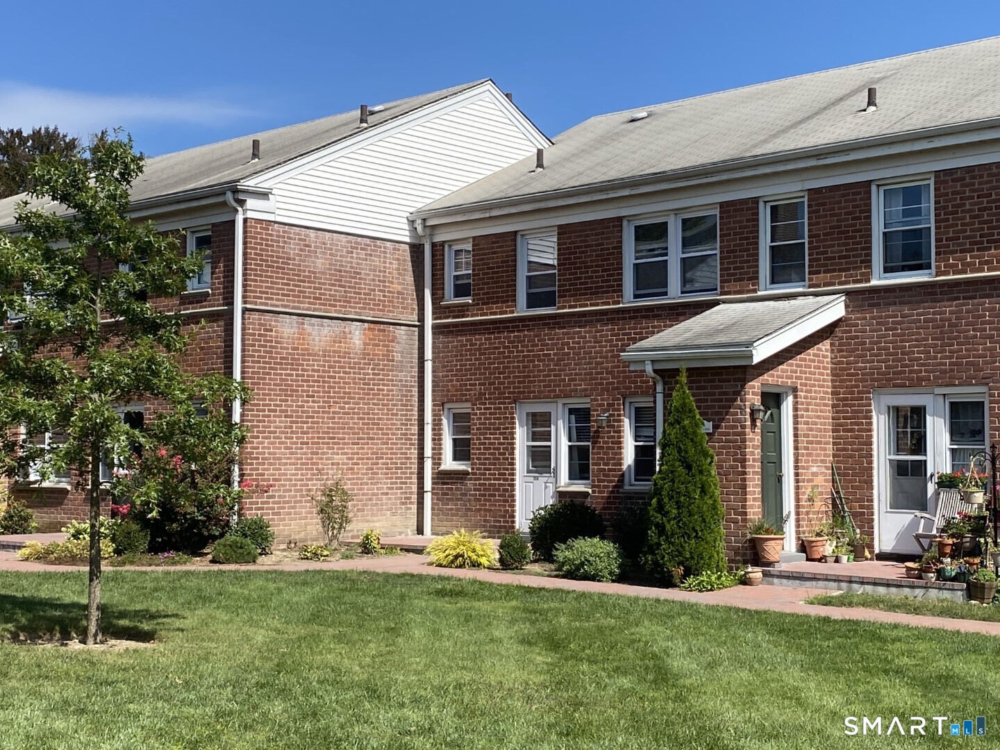 244 Glenbrook Road, Unit 35A Stamford, CT 06906 - Photo 13 of 15 PRIVATE PATIO