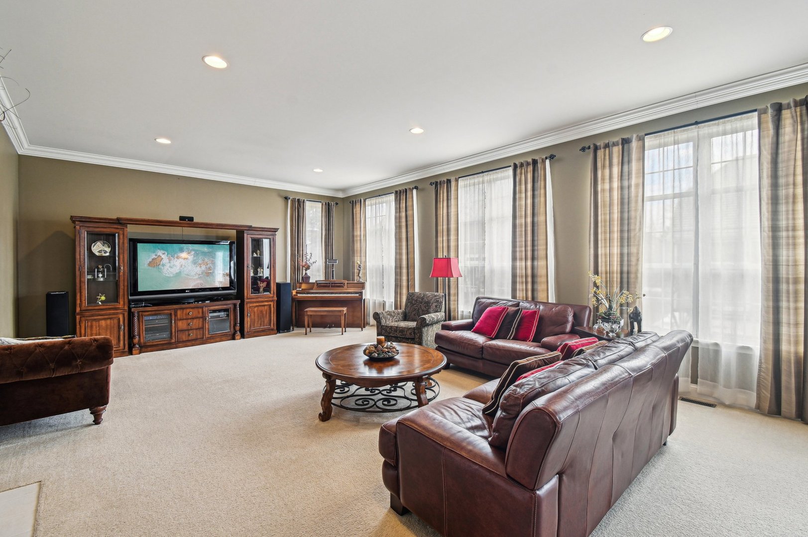 1037 Moray Drive Inverness, IL 60010 - Photo 18 of 50 a living room with furniture and a flat screen tv