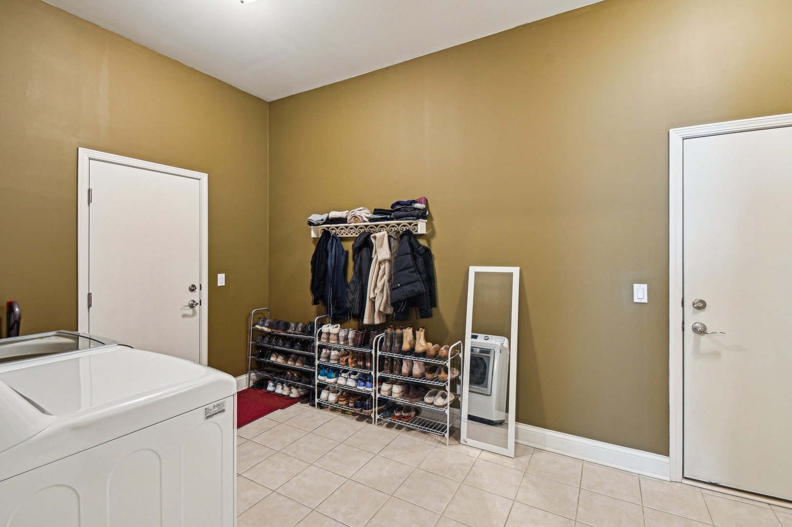 1037 Moray Drive Inverness, IL 60010 - Photo 24 of 50 a view of a room with gym equipment