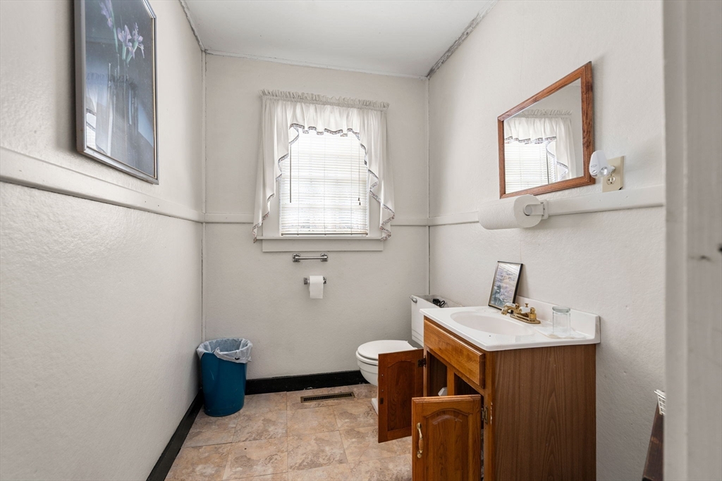 391 Onset Avenue Wareham, MA 02558 - Photo 16 of 30