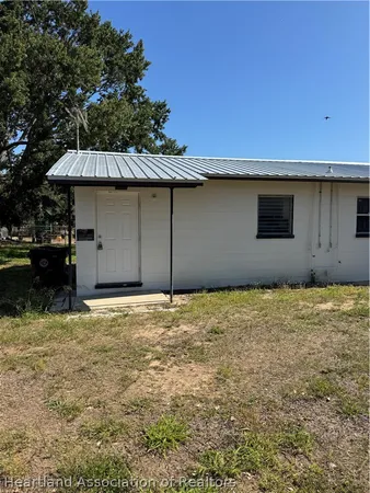 $800 | 315 Sangster Street, Frostproof, FL 33843