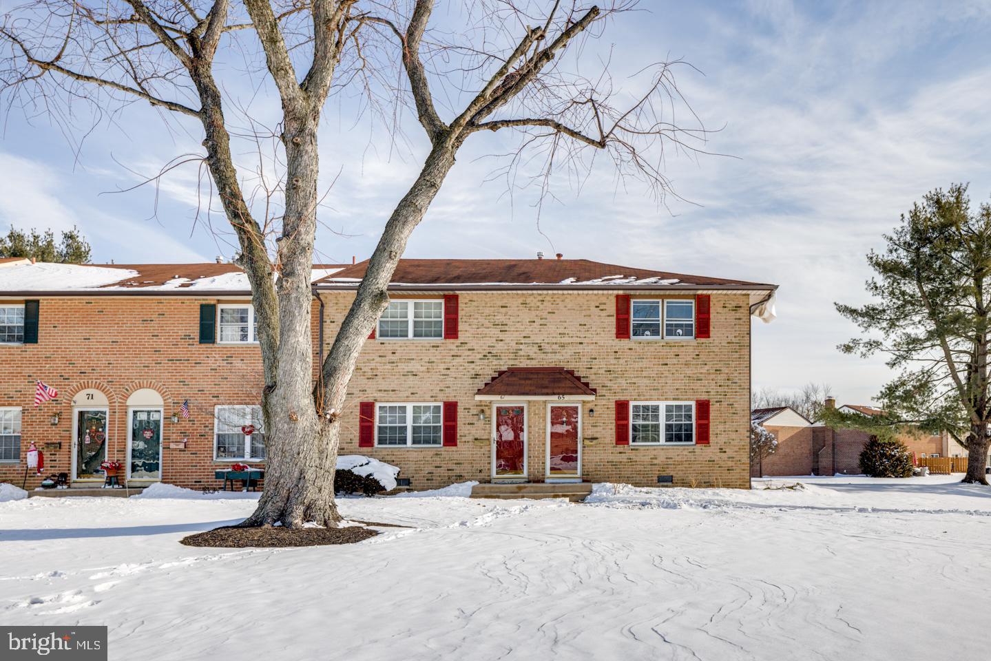 End Unit - Great Location!