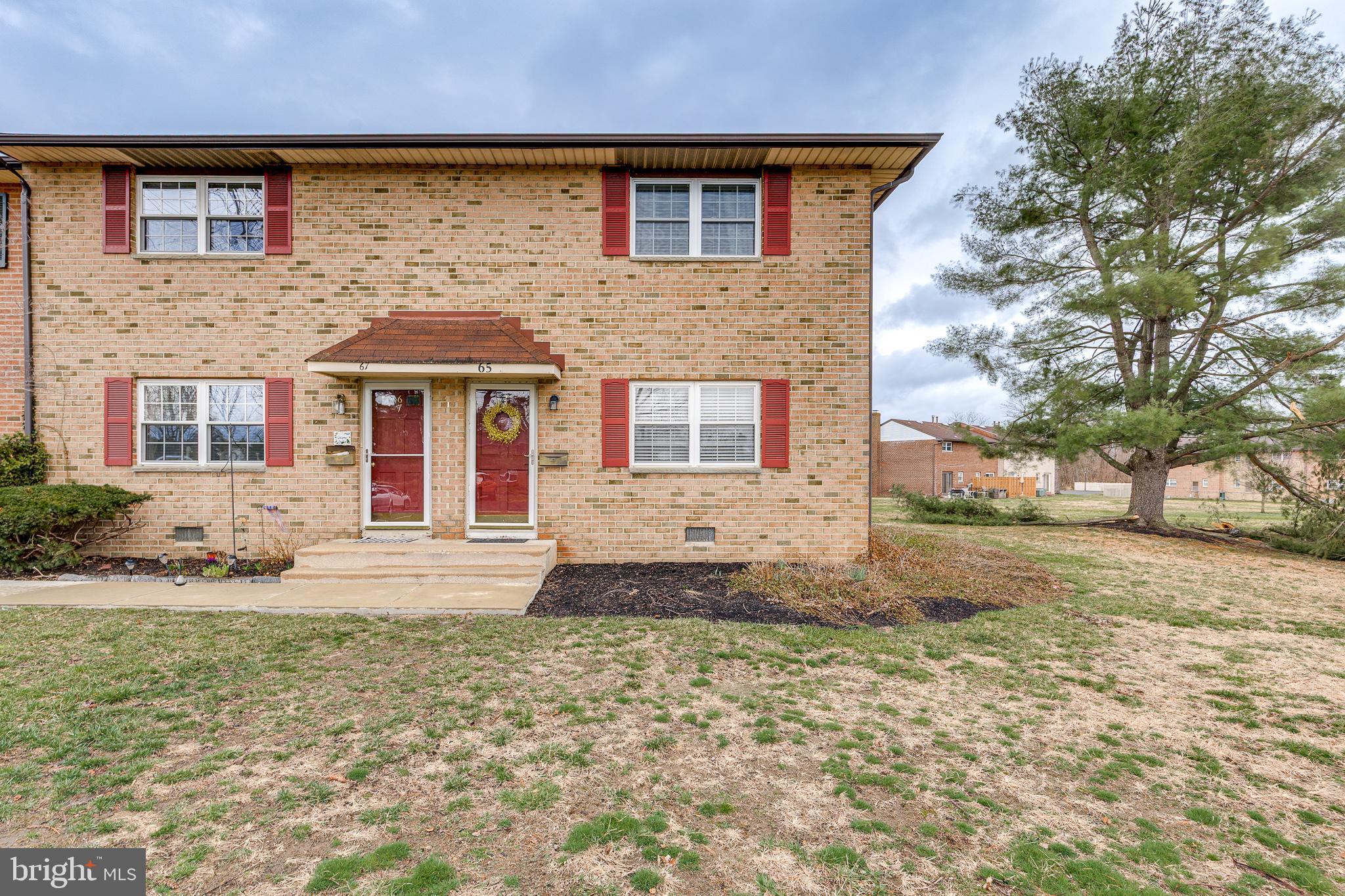 End Unit - short walk to the pool & tennis cts