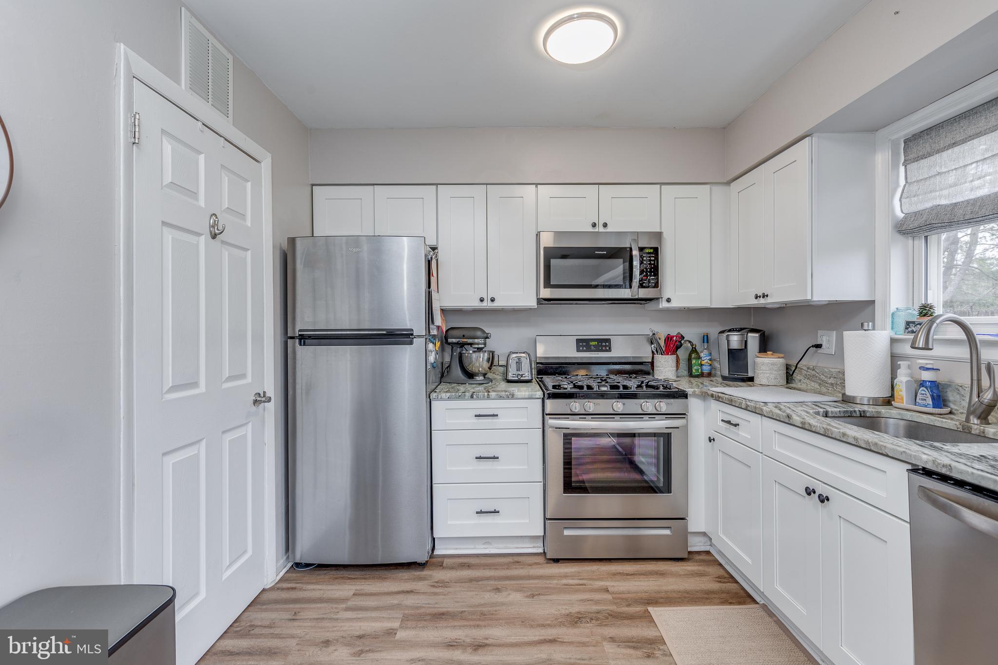 65 Eaves Mill Road Medford, NJ 08055 - Photo 18 of 46 Granite countertops