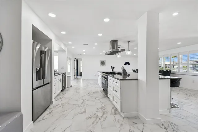 $1,399,990 | 340 Palm Island Northeast, Clearwater Beach, FL 33767