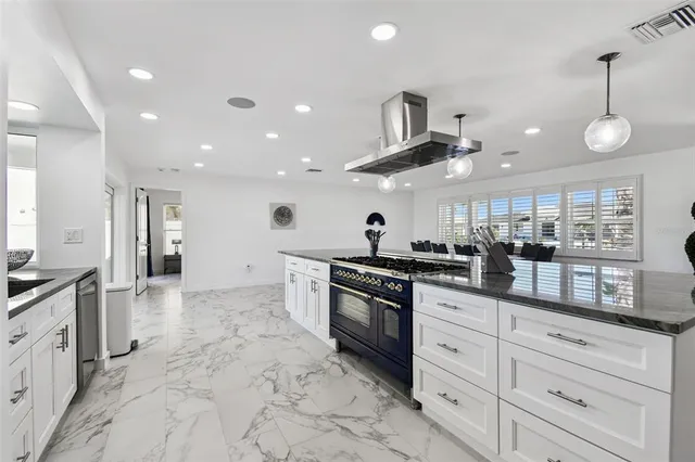 $1,399,990 | 340 Palm Island Northeast, Clearwater Beach, FL 33767