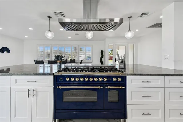 $1,399,990 | 340 Palm Island Northeast, Clearwater Beach, FL 33767