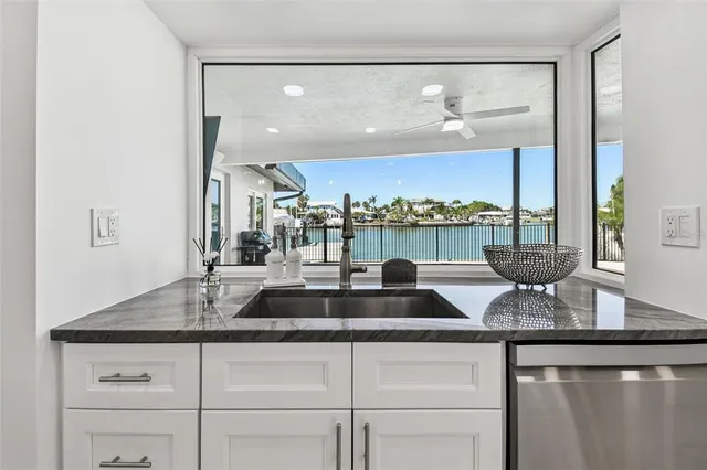 $1,399,990 | 340 Palm Island Northeast, Clearwater Beach, FL 33767