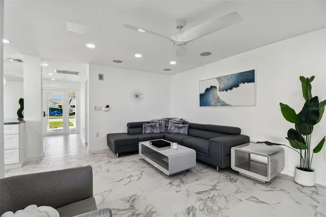 $1,399,990 | 340 Palm Island Northeast, Clearwater Beach, FL 33767