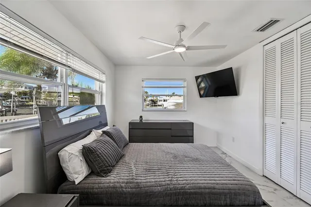 $1,399,990 | 340 Palm Island Northeast, Clearwater Beach, FL 33767