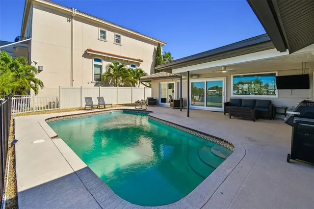 $1,399,990 | 340 Palm Island Northeast, Clearwater Beach, FL 33767