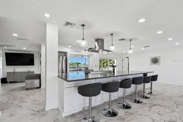 $1,399,990 | 340 Palm Island Northeast, Clearwater Beach, FL 33767