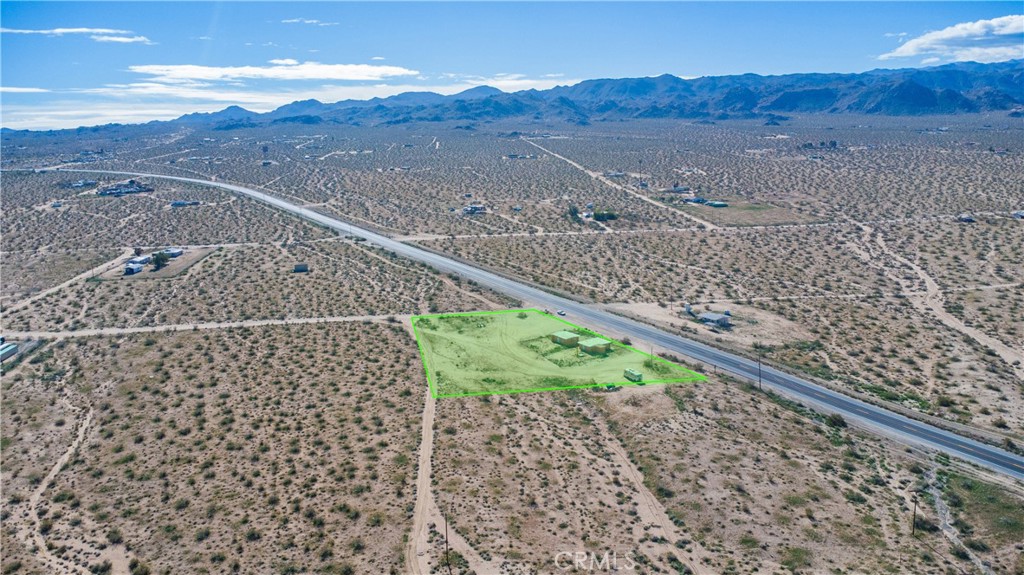 5827 Old Woman Springs Road Johnson Valley, CA 92285 - Photo 34 of 36 a view of a yard with wooden fence
