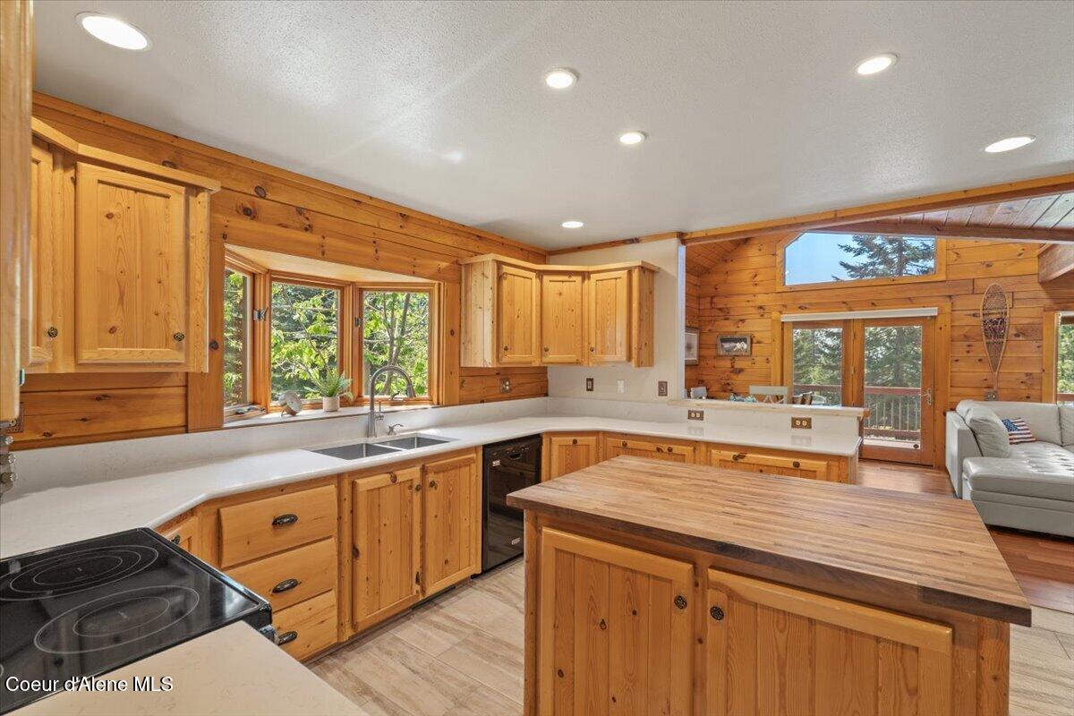 13764 South Ridgeview Drive Harrison, ID 83833 - Photo 42 of 60 27-Kitchen