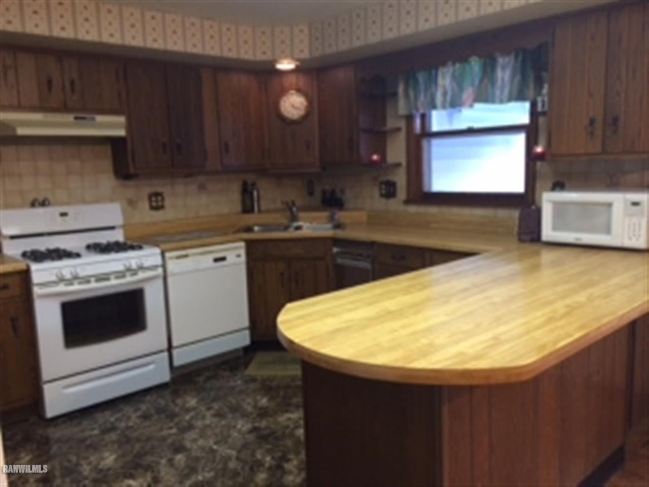 1875 East Currier Road Freeport, IL 61032 - Photo 3 of 25 Gallery Image 3
