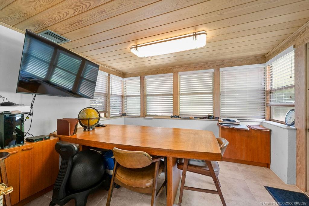 400 Southeast Flamingo Avenue Stuart, FL 34996 - Photo 23 of 33 a dining room with furniture and window