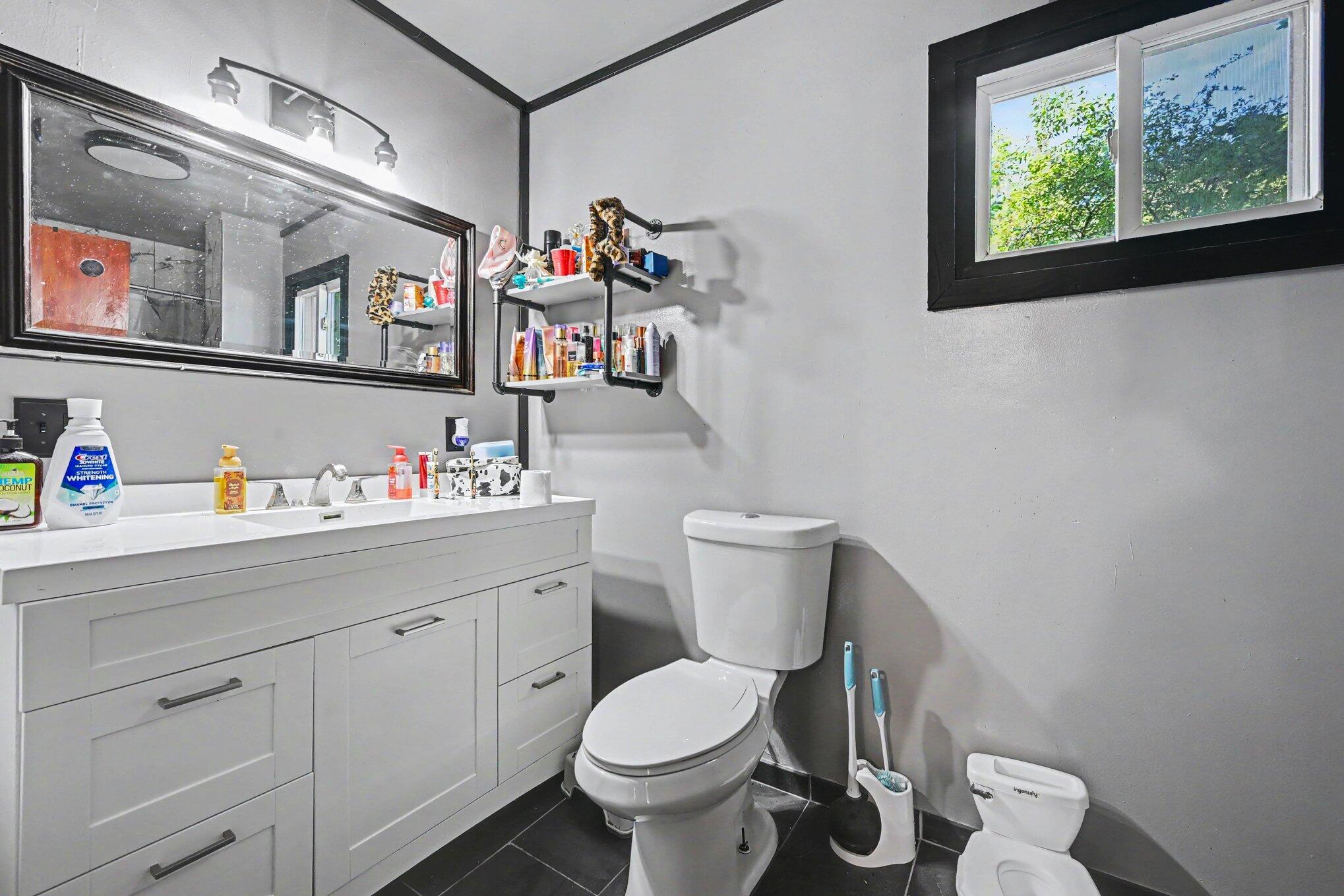 402 West Broadway Street Three Rivers, MI 49093 - Photo 14 of 27 014_file_6474