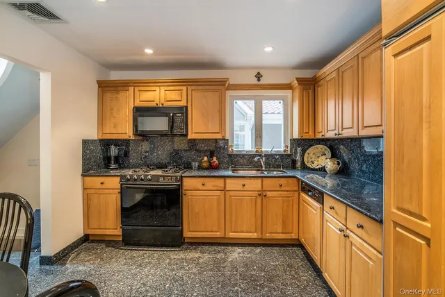 $1,899,000 | 141-16 11th Avenue | Whitestone