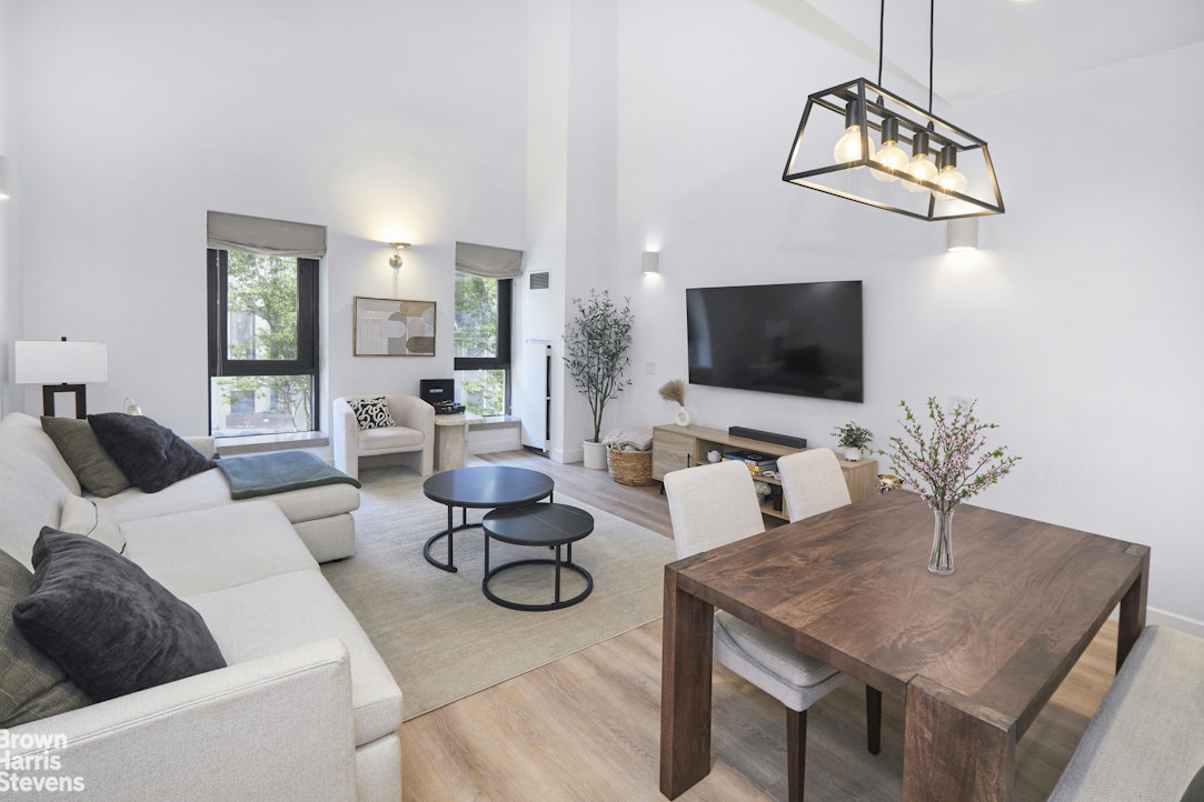 135 West 70th Street, Unit 2G Manhattan, NY 10023 - Photo 2 of 9