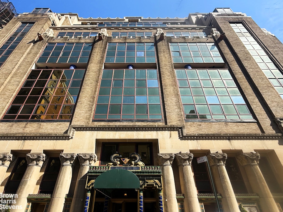 135 West 70th Street, Unit 2G Manhattan, NY 10023 - Photo 8 of 9