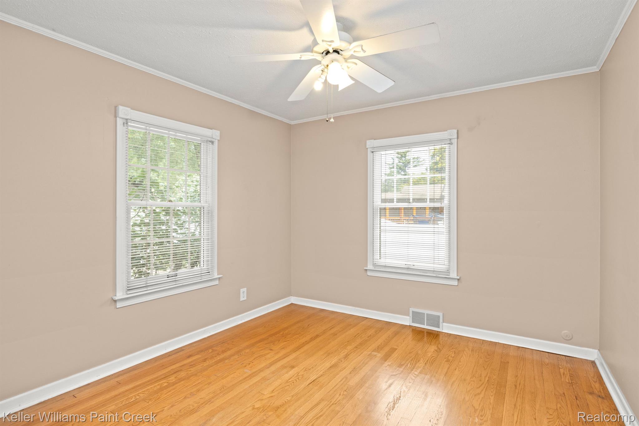 124 South Ascot Road Waterford, MI 48328 - Photo 14 of 34 Gallery Image 14