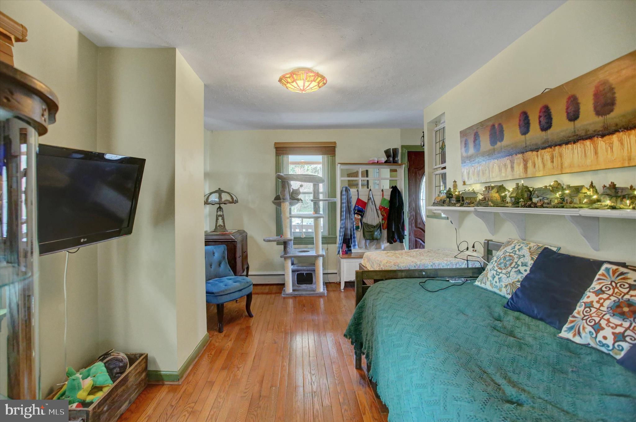 13422 Pennersville Road Waynesboro, PA 17268 - Photo 12 of 31 a living room with furniture and a flat screen tv