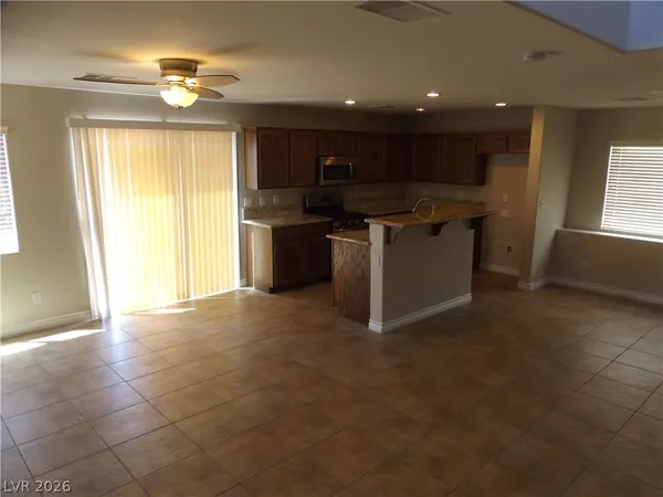 $1,725 | 6467 Karlsen Court, Las Vegas, NV 89122
