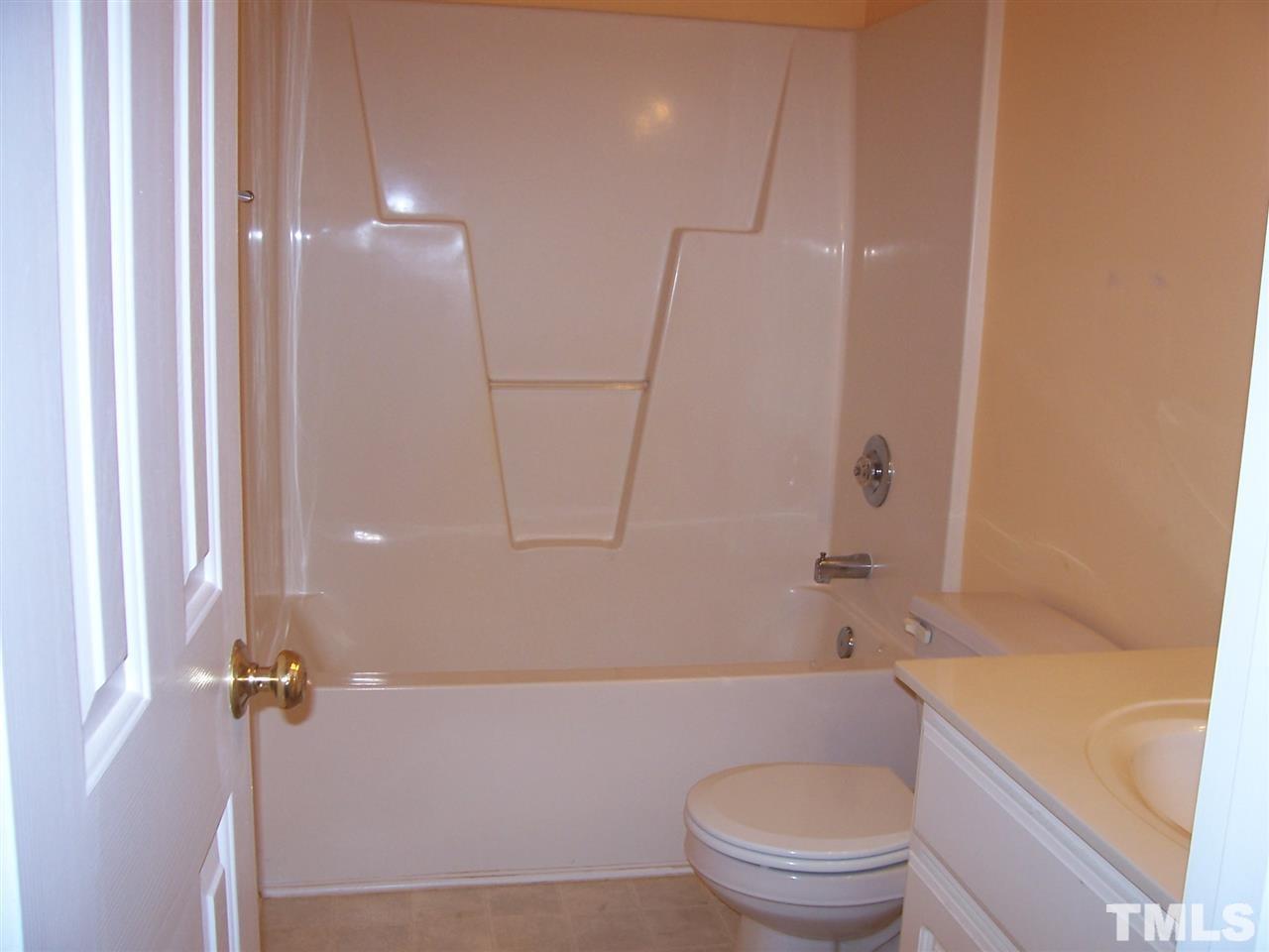 101 Sycamore Court Benson, NC 27504 - Photo 12 of 25 Hall bath has tub/shower