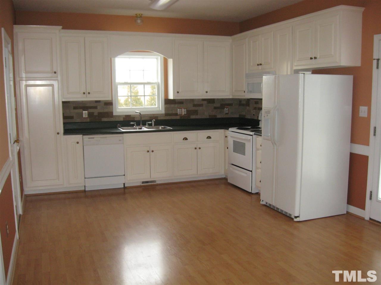 101 Sycamore Court Benson, NC 27504 - Photo 9 of 25 Gallery Image 9