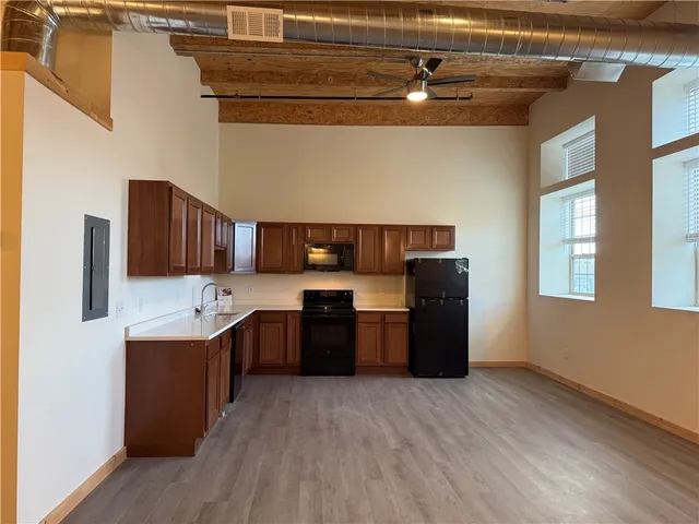 $1,300 | 327 Pine Street, Unit 204, Pawtucket, RI 02860