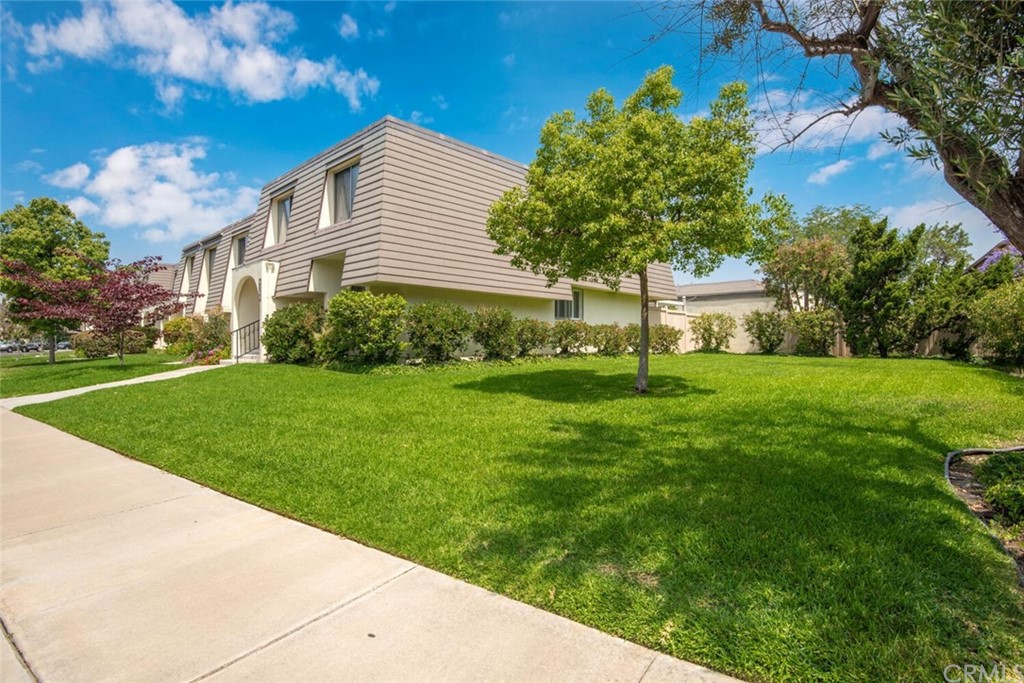 9744 Paseo De Oro Cypress, CA 90630 - Photo 3 of 69