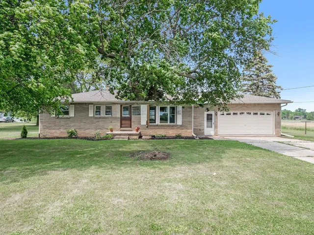 $280,000 | 7402 Clinton Macon Road, Clinton, MI 49236