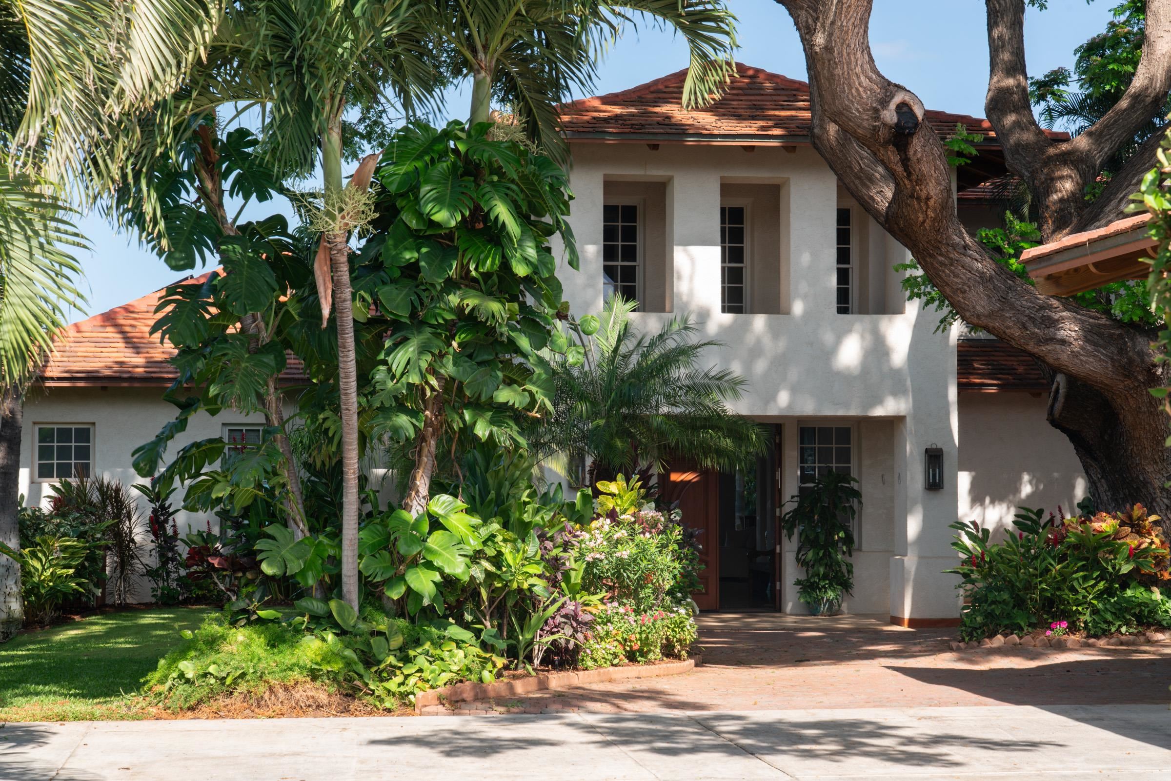 3002 South Kihei Road Kihei, HI 96753 - Photo 25 of 31 a front view of a house with garden