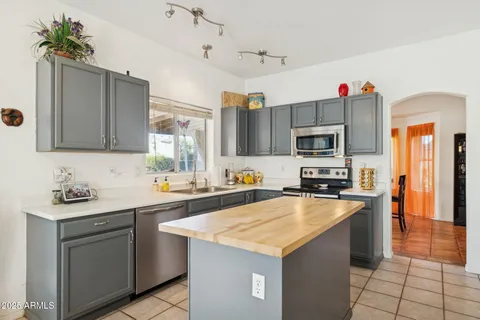 $569,900 | 83 North Amber Court, Chandler, AZ 85225