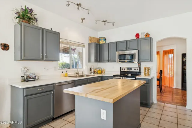 $554,900 | 83 North Amber Court, Chandler, AZ 85225